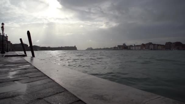 Belo Grande Canal Veneza Após Tempestão Céu Nublado Dramático Venezia — Vídeo de Stock