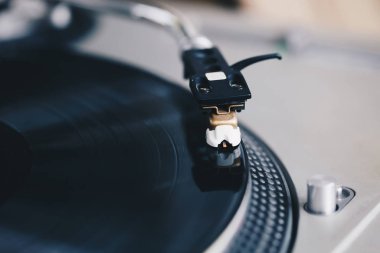 Retro dj turntable deck.Vintage disk jokey plakçalar