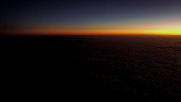 Langit Biru Dan Awan Lihat Dari Pesawat Perjalanan — Stok Video