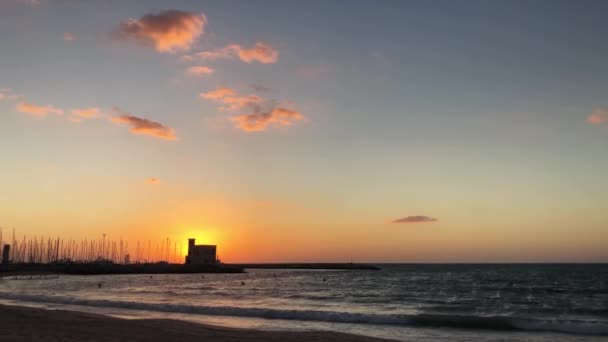 2020年2月2日 迪拜市著名旅游胜地凯特海滩美丽的落日 在东部温暖的冬夜 太阳从地平线上落下 — 图库视频影像