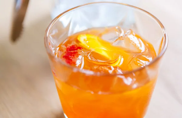 Cocktail Orange Whisky Avec Glaçons Boisson Alcoolisée Rafraîchissante Verre Délicieux — Photo