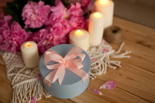 Composition Blooming Peonies Burning Candles Gify Box — Stock Photo, Image