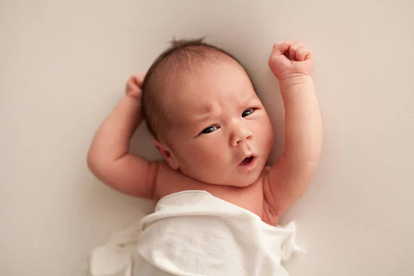 Retrato Menino Recém Nascido Adormecido Branco — Fotografia de Stock