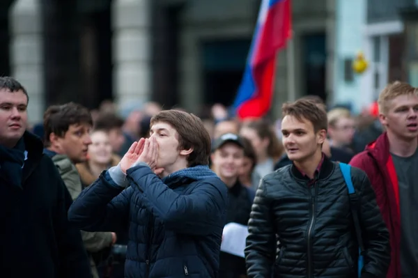 2017 - OUTUBRO 7, Rússia Moscou: manifestantes escaneando anti-corrup — Fotografia de Stock