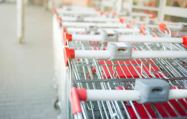 Concept Empty Shopping Carts Row — Stock Photo, Image