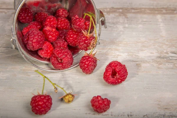 Fresh raspberries in a bucket on a rustic wooden background. Healthy diet, vegetarian concept — Stock Photo, Image