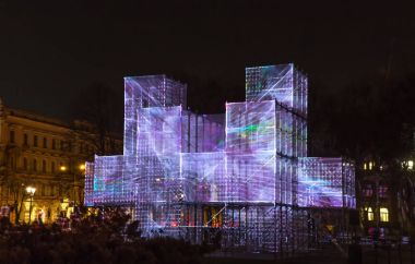 Riga, Letonya, 17 Kasım 2017: Festival Staro Riga, bağımsızlık gülen Riga kutluyor 99 yıldönümü. Piksel bulut, Esplanade