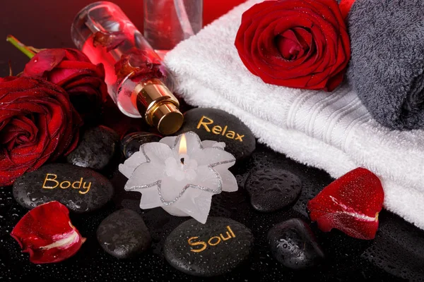 Concepto Spa Día San Valentín Rosas Rojas Velas Forma Corazón — Foto de Stock