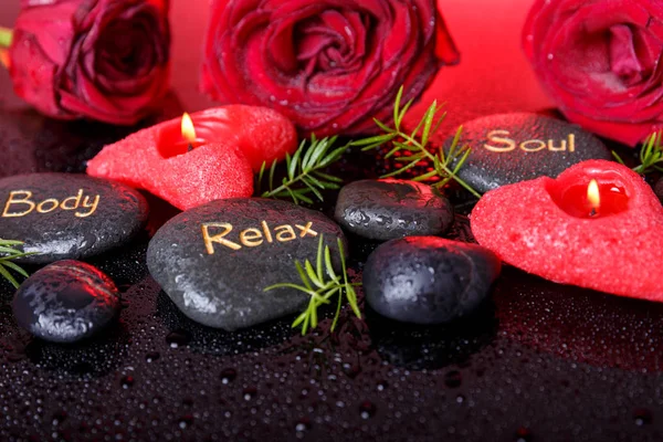 Concepto Spa Día San Valentín Rosas Rojas Velas Forma Corazón — Foto de Stock