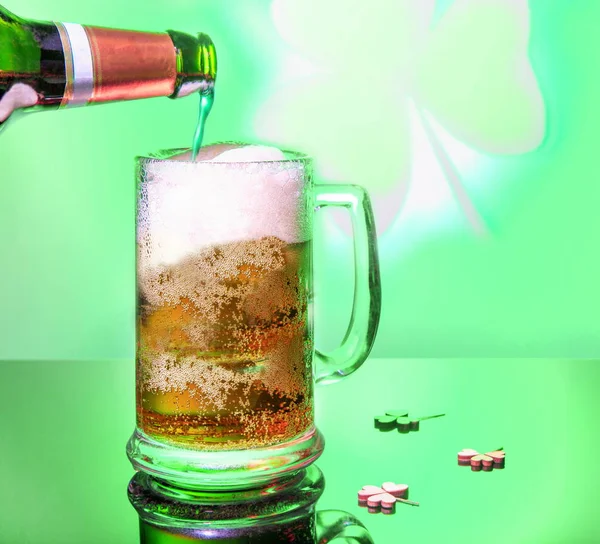 Cold green beer for St. Patrick 's day holiday celebration — стоковое фото