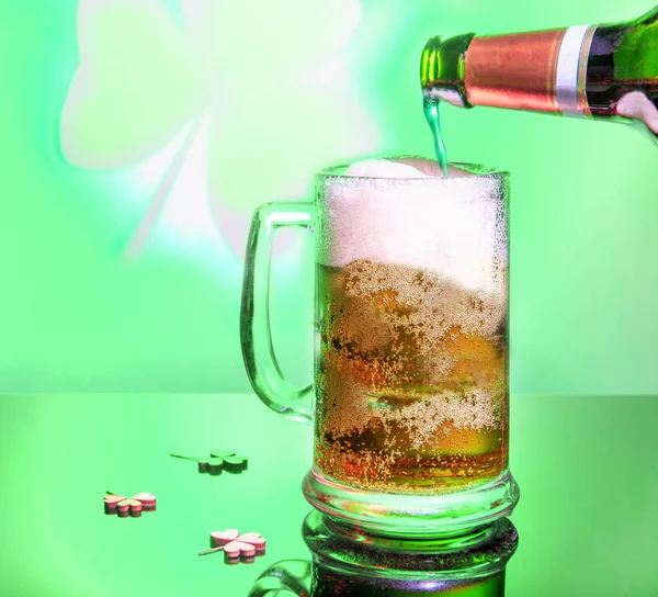 Cold green beer for St. Patrick 's day holiday celebration — стоковое фото