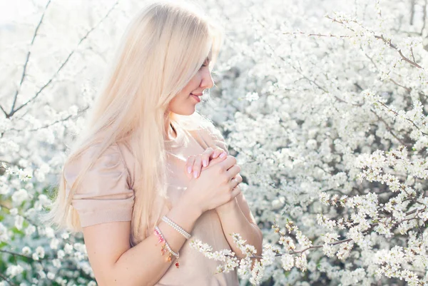 Romantic Portrait of Young Beautiful Blonde Woman — Stock Photo, Image