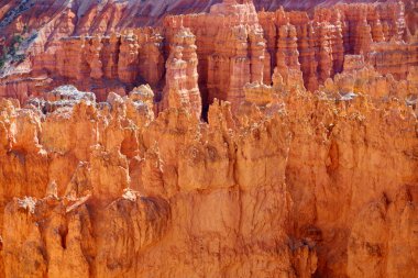 Çarpıcı kırmızı kumtaşı hoodoos 