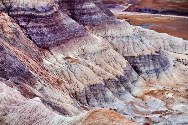 Striped purple sandstone formations — Stock Photo, Image