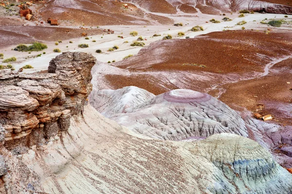 Striped purple sandstone formations — Stock Photo, Image