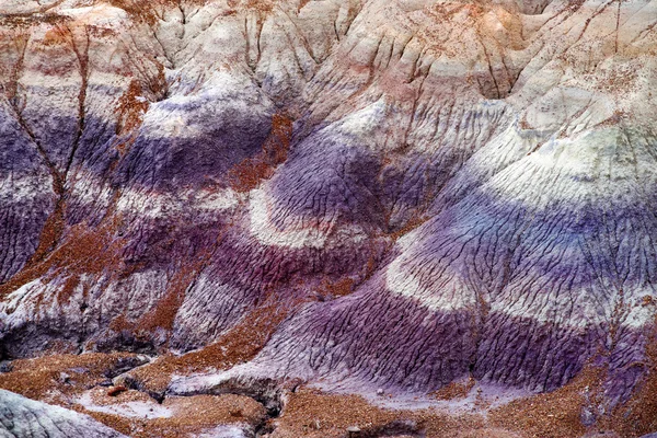 Striped purple sandstone formations — Stock Photo, Image