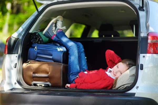 Little girl ready to go on vacation — Stock Photo, Image