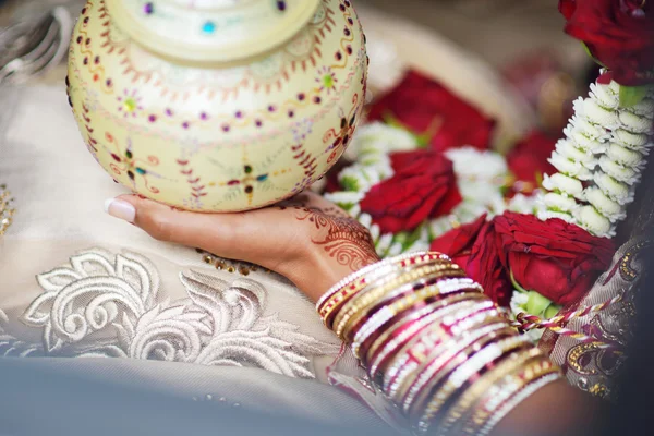 Increíble ceremonia de boda hindú. Detalles de la boda tradicional india . — Foto de Stock