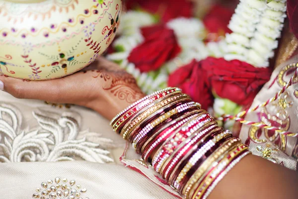 Cerimônia de casamento hindu incrível. Detalhes do casamento tradicional indiano . — Fotografia de Stock