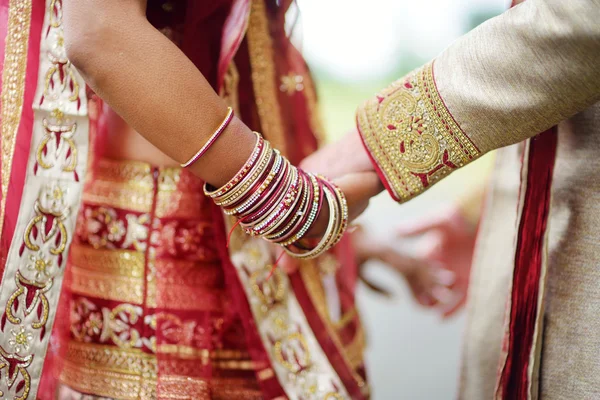 Cerimônia de casamento hindu incrível. Detalhes do casamento tradicional indiano . — Fotografia de Stock