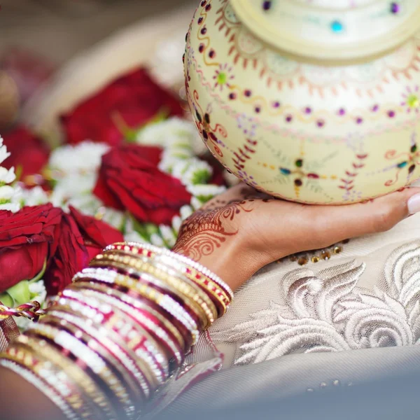 Cerimônia de casamento hindu incrível. Detalhes do casamento tradicional indiano . — Fotografia de Stock