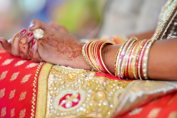 Fantastiska hinduiska bröllopsceremonin. Detaljer för traditionella indiska bröllop. — Stockfoto