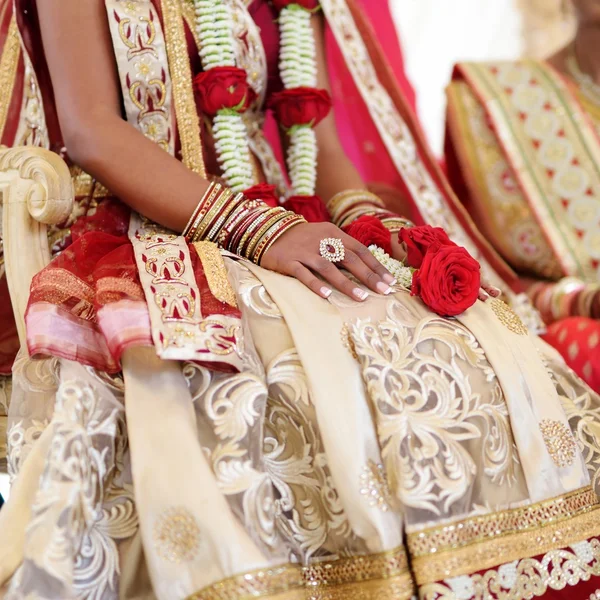 Increíble ceremonia de boda hindú. Detalles de la boda tradicional india . —  Fotos de Stock