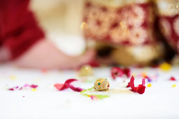 Cerimônia de casamento hindu incrível. Detalhes do casamento tradicional indiano . — Fotografia de Stock