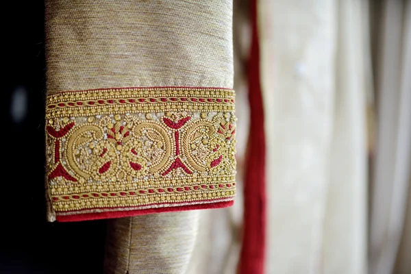 Geweldige hindoe huwelijksceremonie. Details van de traditionele Indiase bruiloft. — Stockfoto