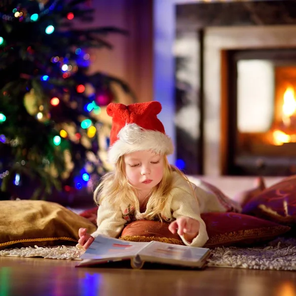 Little girl reading a story book — Stock Photo, Image