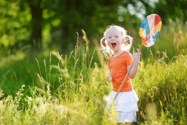 Little girl catching butterflies — Stock Photo, Image