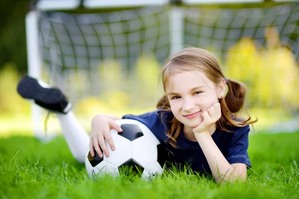 可爱的小小足球运动员 — 图库照片