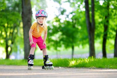 Kız paten için öğrenme 