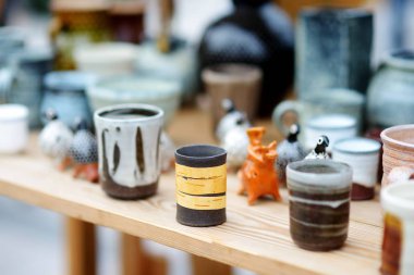 Seramik yemekler, sofra ve testiler