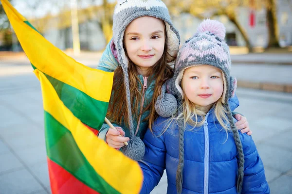 Sisters celebrating Lithuanian Day — Stock Photo, Image