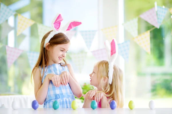 Sisters wearing bunny ears — Stock Photo, Image