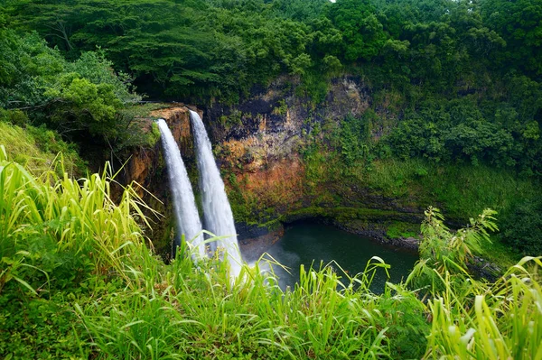 Majestic twin Wailua waterfalls — Stock Photo, Image