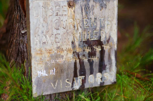 Warnschild am Strand von Hanakapiai — Stockfoto