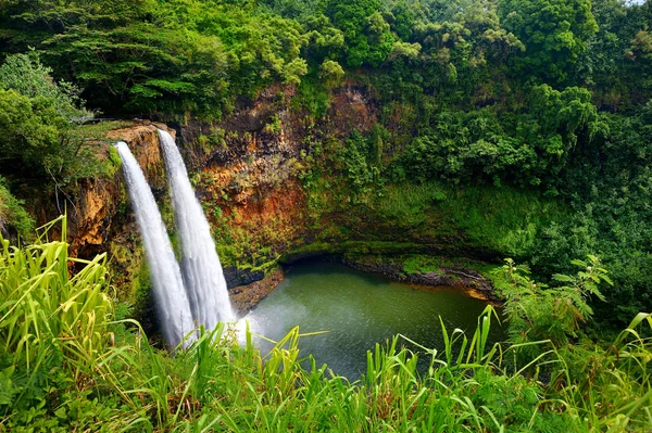 Majestic twin Wailua waterfalls — Stock Photo, Image