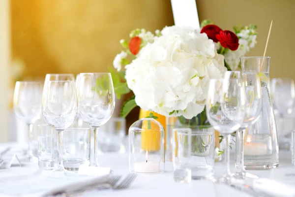 Beautiful table setting — Stock Photo, Image