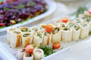 Lezzetli domuz rolls sebze ile  
