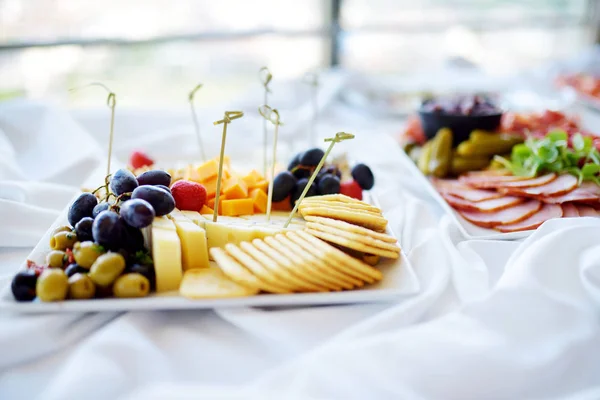 Diferentes tipos de lanches de vinho — Fotografia de Stock