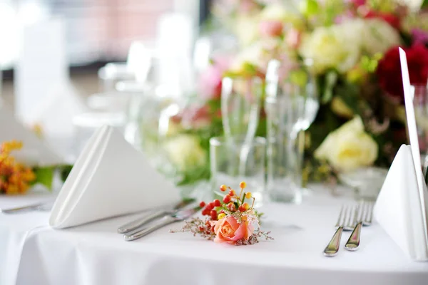 Belo ajuste de mesa — Fotografia de Stock