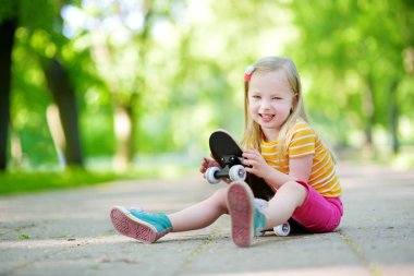 Kız kaykay için öğrenme