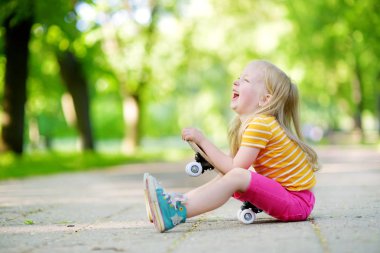 Kız kaykay için öğrenme