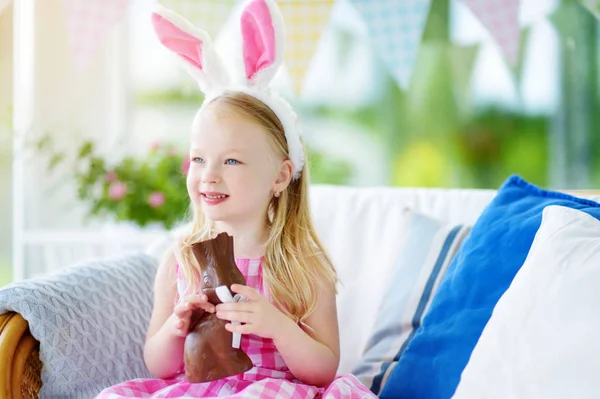 Girl wearing bunny ears — Stock Photo, Image