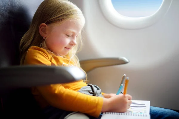 Dibujo infantil con bolígrafos — Foto de Stock