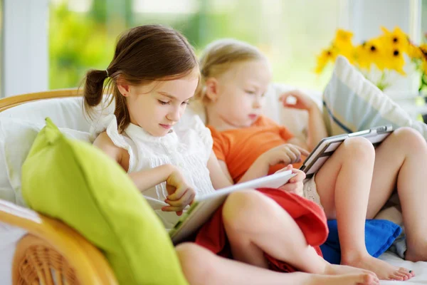 Two adorable little sisters — Stock Photo, Image