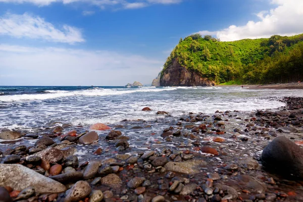 Pololu 골짜기의 바위 해변 — 스톡 사진