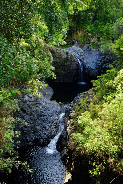 Two waterfalls and lake — Stock Photo, Image